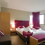 Otel Flora & 3*