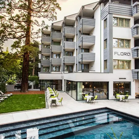 Flora & Ξενοδοχείο Μεράνο