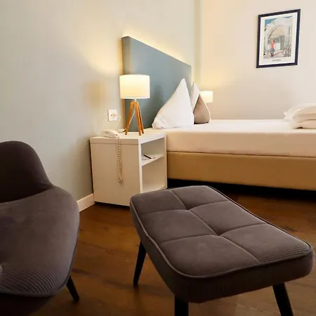 Flora & Hotel 3*