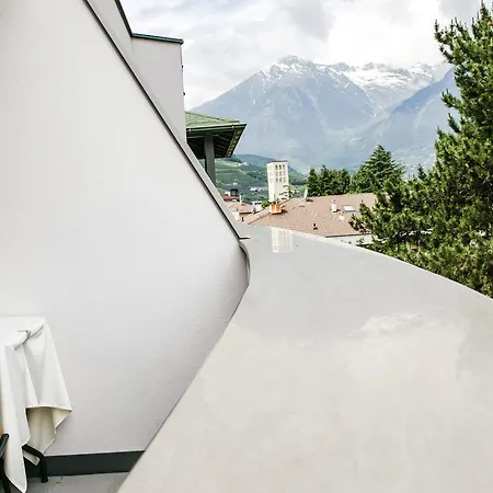 Hotel Flora & 3*