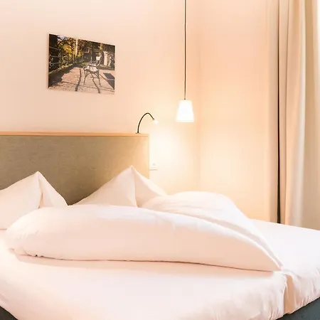 Hotel Flora & 3*