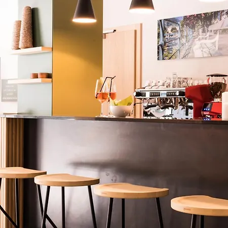 Flora & Μεράνο