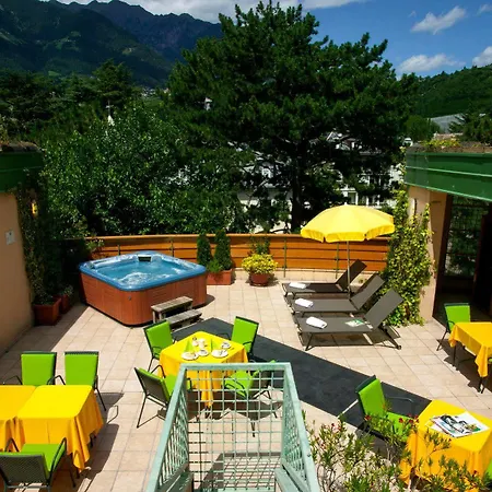 Flora & Hotel 3*