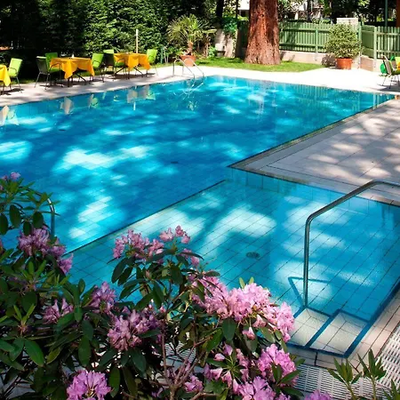 Hotel Flora & 3*