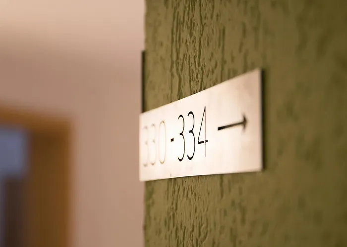 Flora & Готель