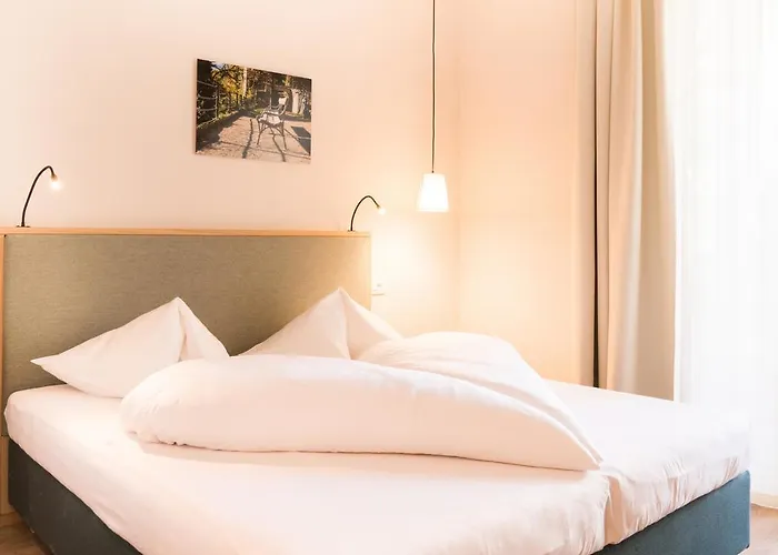 Готель Flora & 3*