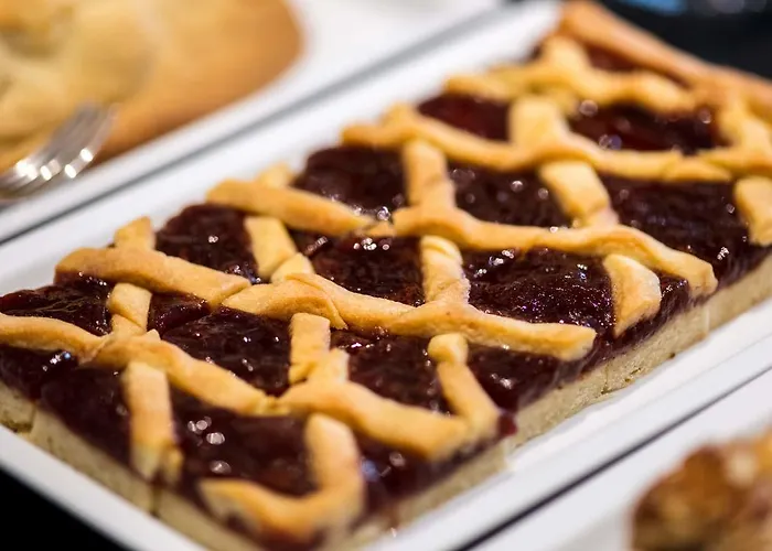 Готель Flora &