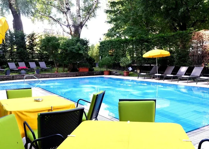 Готель Flora & 3*